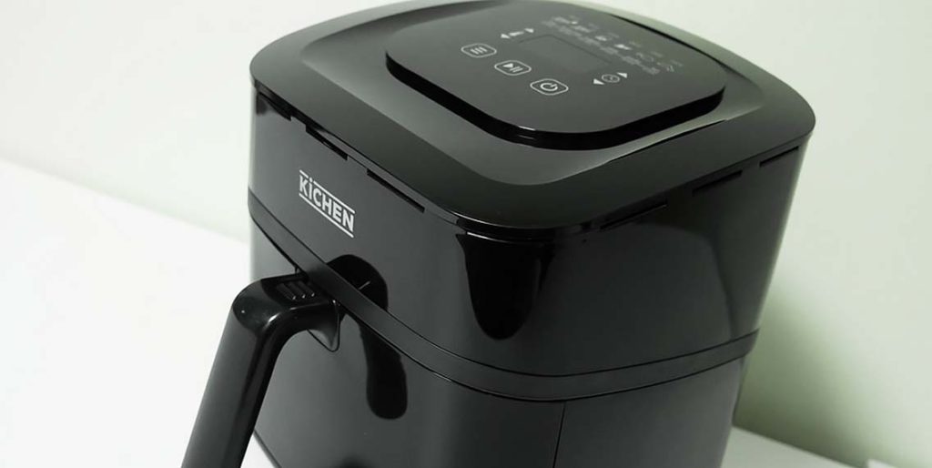 Once the air fryer is turned on, the coil starts to heat up and the fan takes care of the heat circulation inside the main chamber.