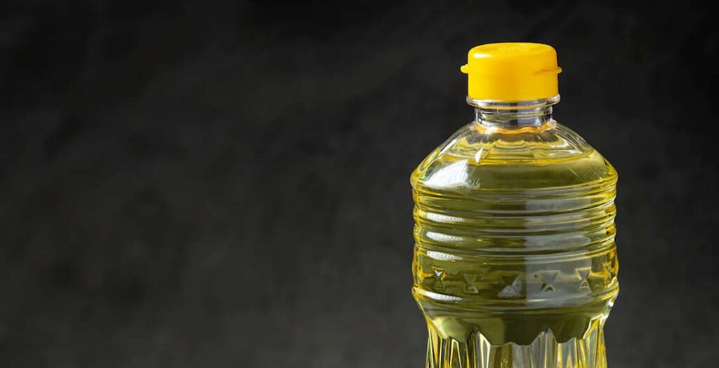 Using less oil while cooking can be a great advantage, especially with the cooking oil prices on the rise.