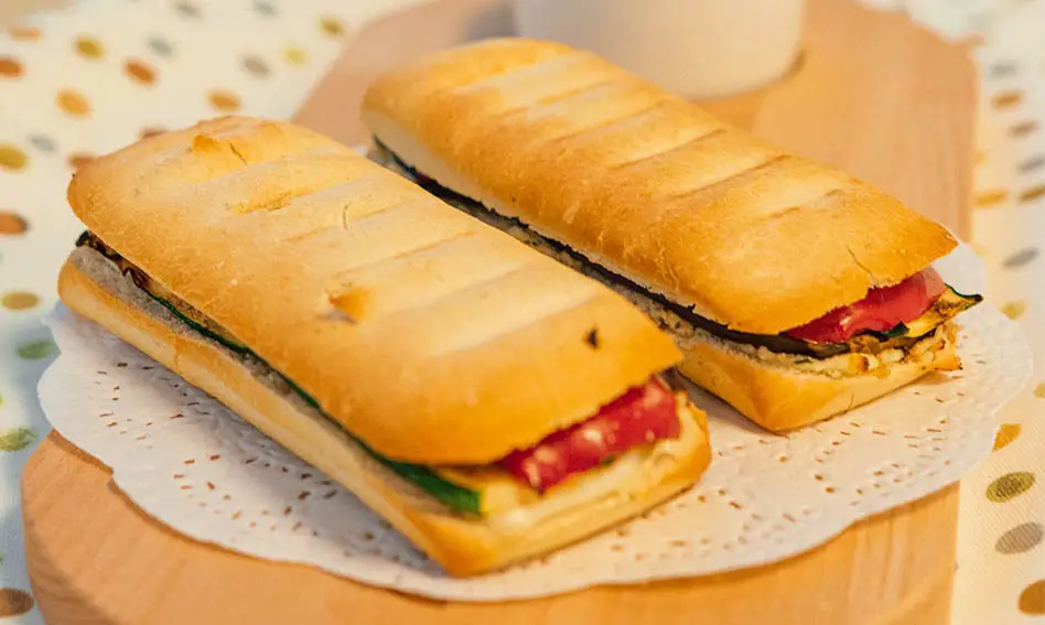 Yes, there are quite a few ways to preapre a panini sandwich without using a paninin press.