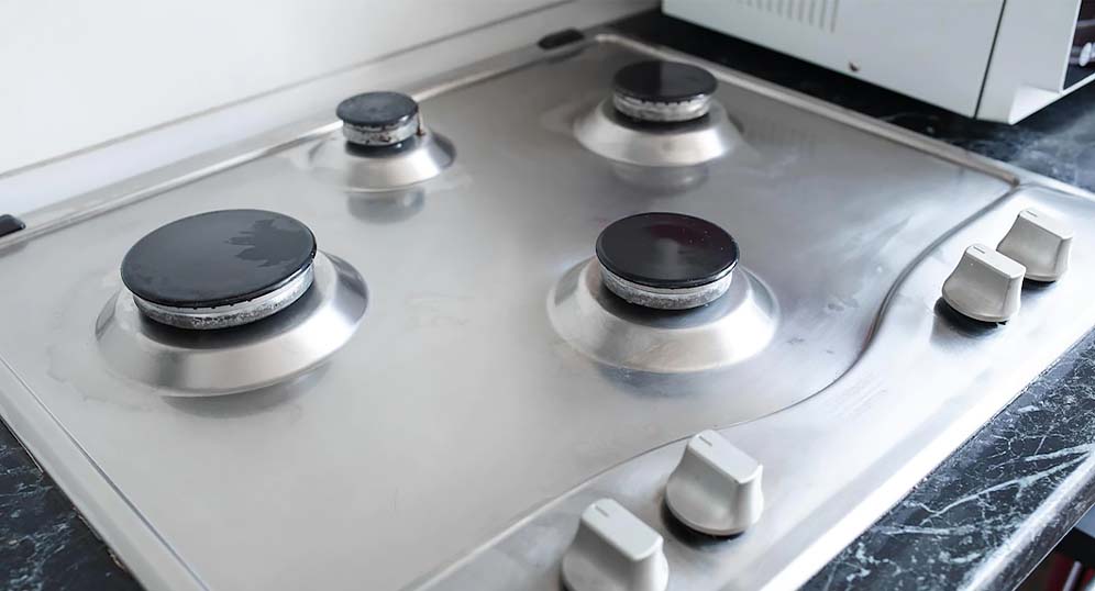 There are a few ways you can achieve a perfectly clean stove top. Let's review the most popular ones.