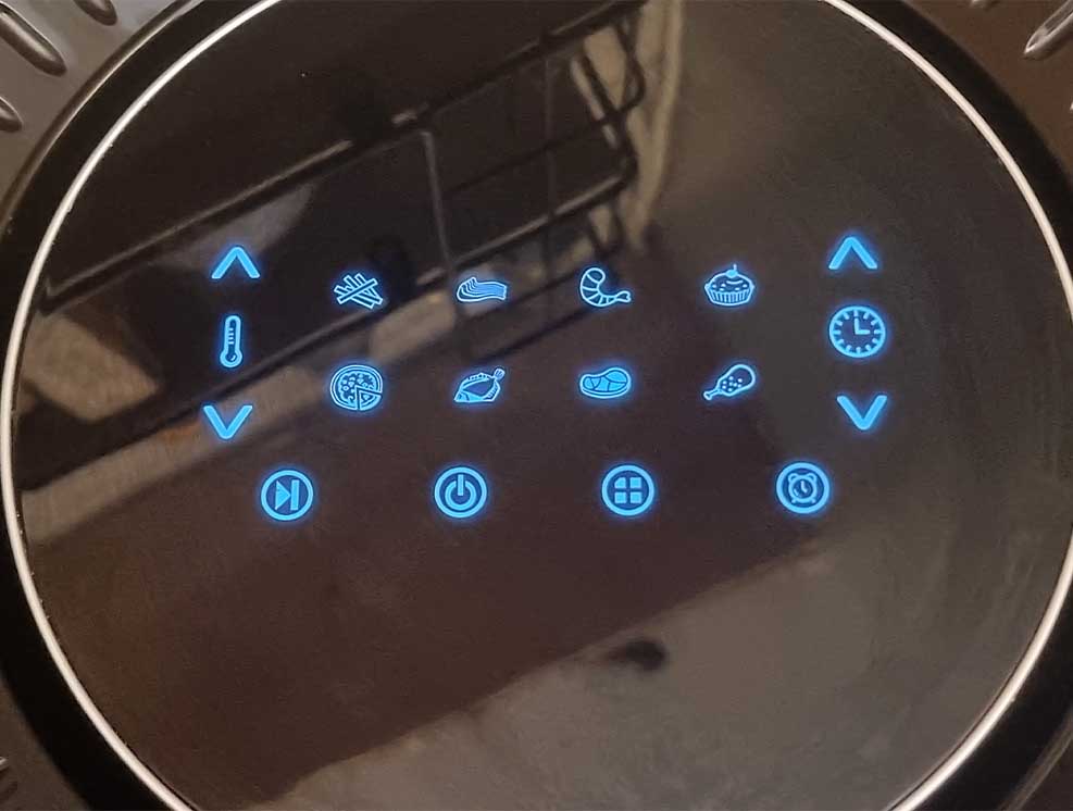 Here is the main interface of the Uten 1088TS air fryer - temperature and cooking duration controls alongside with food presets and shake reminder timer button.