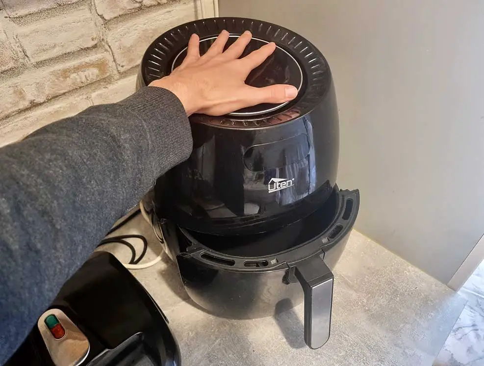 If you want a larger air fryer with more capacity, check out our hands-on review of the Uten 1088TS!