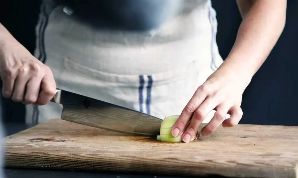 When to replace a cutting board? - Here is our answer.