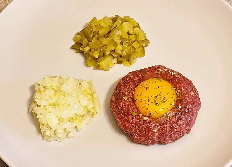 All ready! Our quick and simple beef tartare made out of preprepared store bought meat is ready!