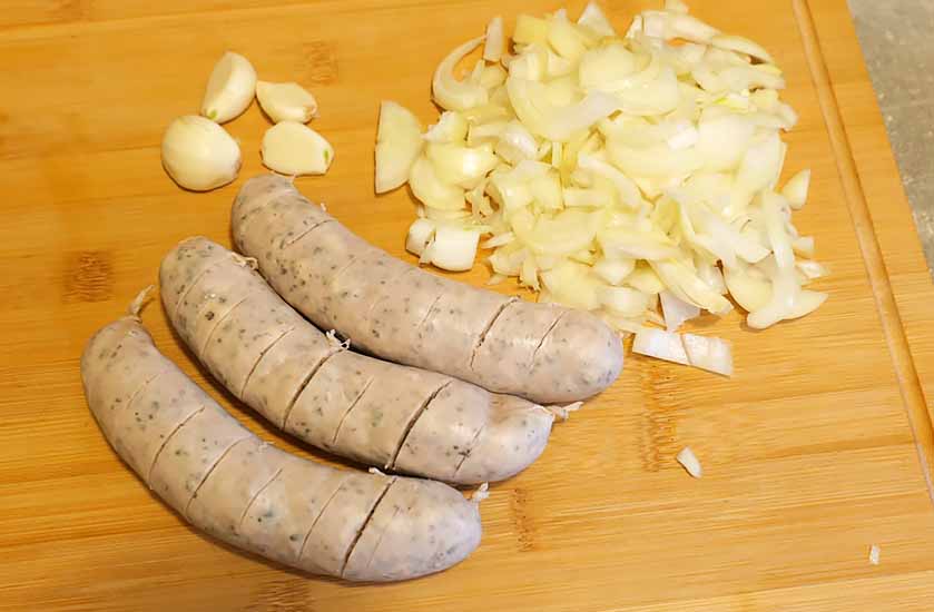 There are quite a few ways to prepare Polish white sausage the right way - baking it with onions, garlic and delicious self-made marinade is one of my personal favorites!