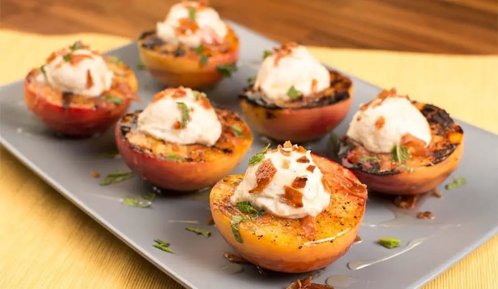 Grilled peaches can be a really nice barbecue snack, you have to try them!
