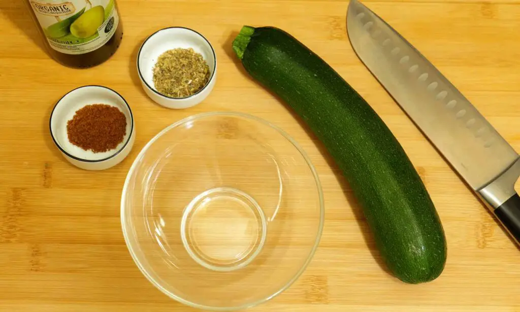 For our recipe we will need olive oil, Herbs de Provence (or any other herbal mix), powdered bell pepper and one zucchini!