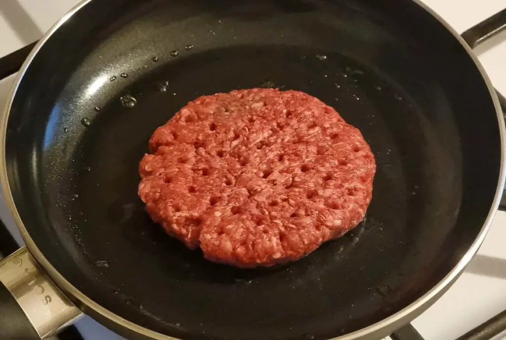 Why should you preheat your pan when making burgers? Well let's see!